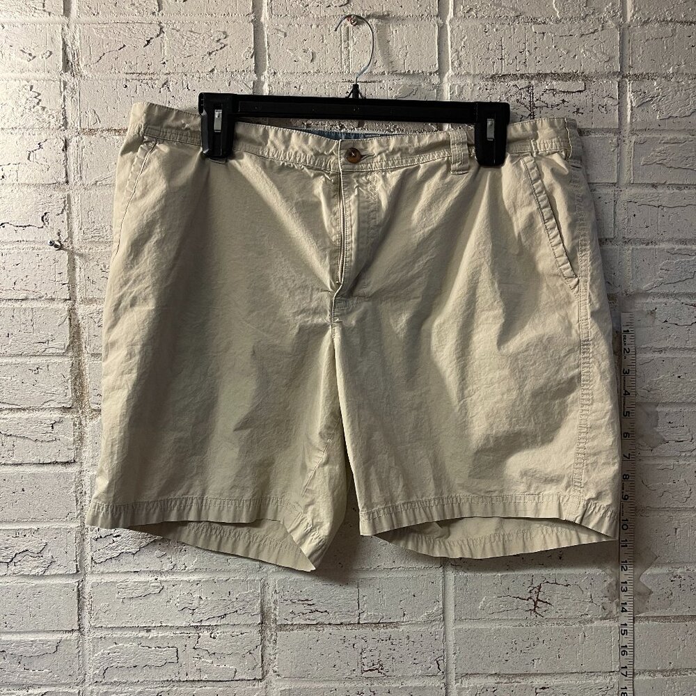Columbia Sportswear Shorts 40W | Beige Cargo-Style Outdoor Hiking Shorts | Light